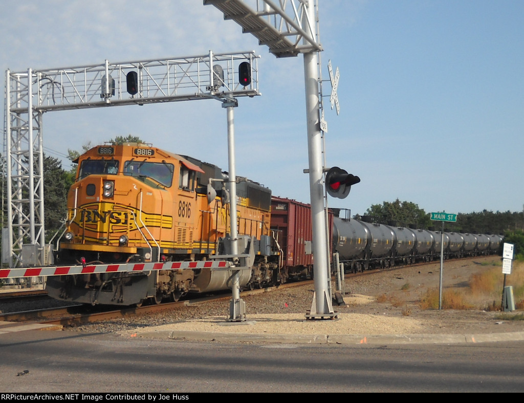 BNSF 8816 DPU